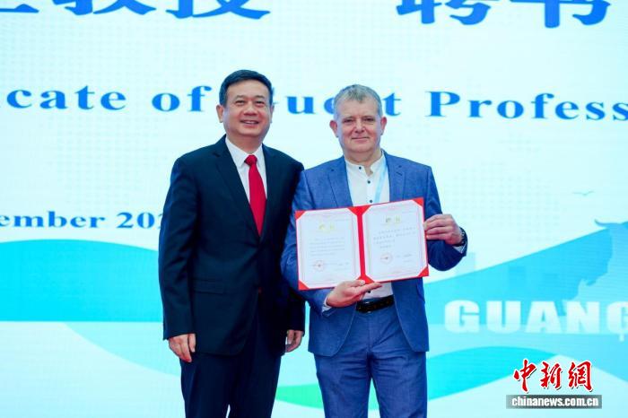 以智能科技赋能羽毛球运动科学发展的二零二五