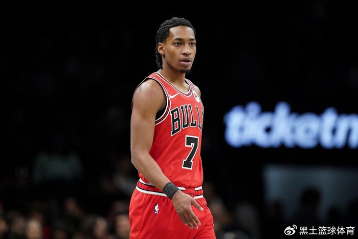 爱德华兹复出迟到仍助森林狼大胜，多森姆创纪