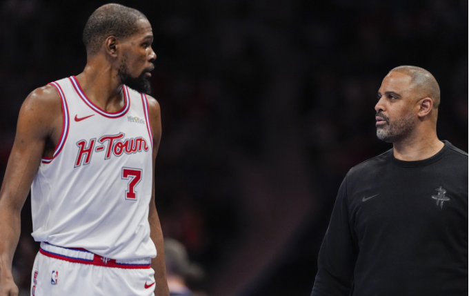 艾顿vs卡佩拉恩怨对决 顿宝末节爆发助火箭逆转